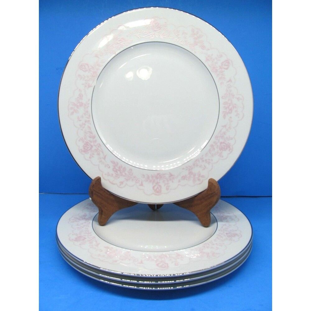 Royal Jackson WEDDING LACE Dinner Plates Bundle of 4 excellent